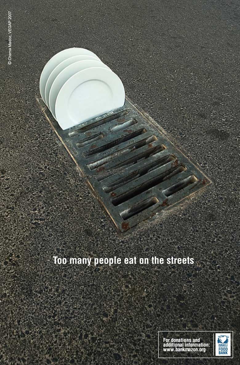 Слишком много людей едят на улице (Too many people eat on the streets)